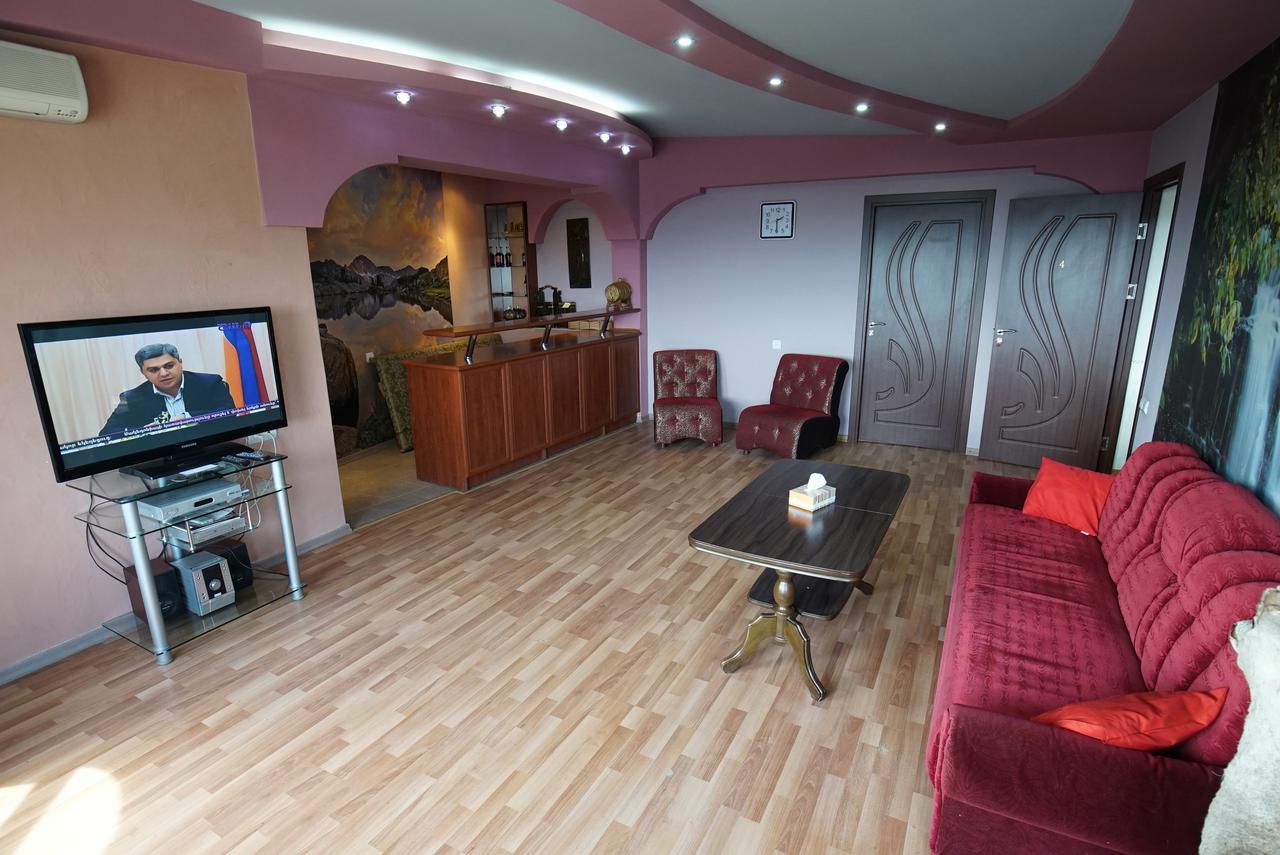 Nice House In The Heart Of The City Erivan Exterior foto